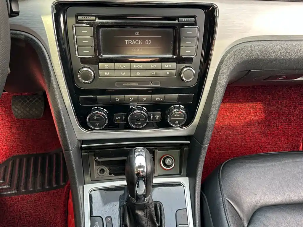 Volkswagen Passat 2011 1.4TSI DSG Prestige Edition фото 14
