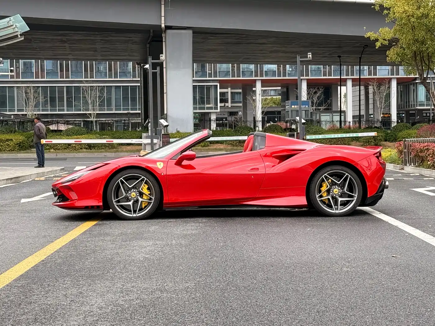 FERRARI F8