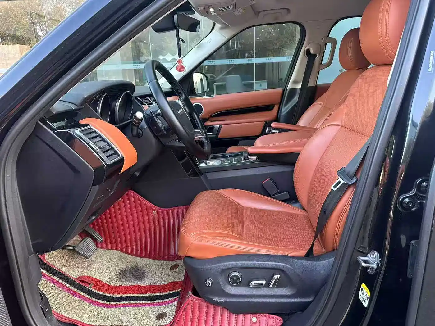 Land Rover Discovery 2018 2.0T SE фото 4