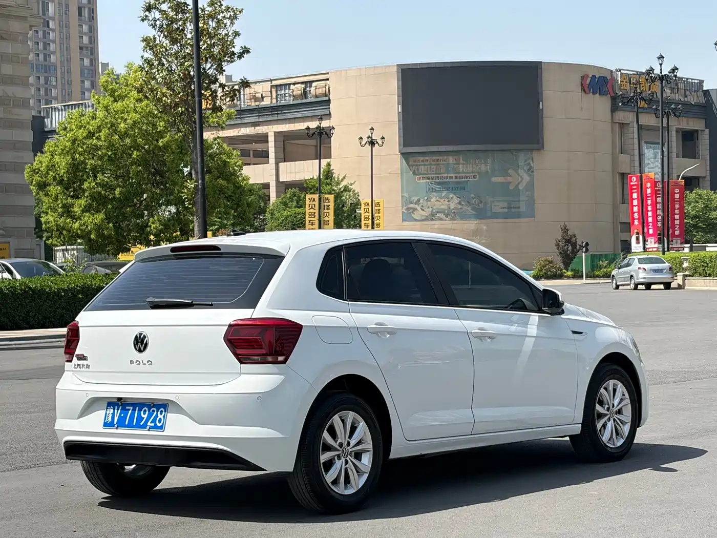 VOLKSWAGEN POLO