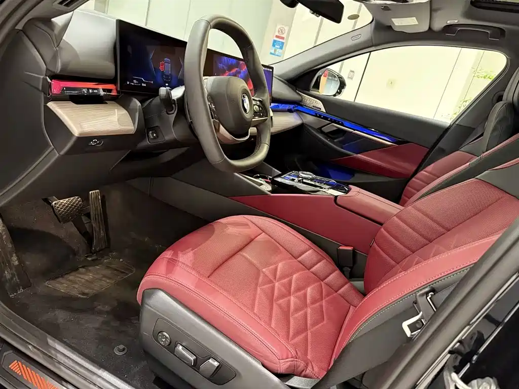 BMW 5 Series 2024 530Li Premium Luxury Package фото 10