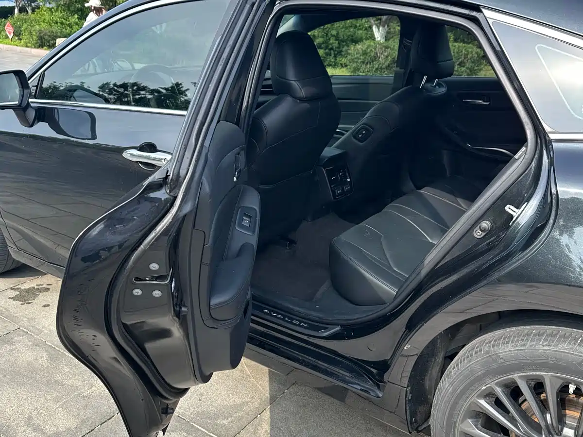 Toyota Avalon 2022 2.0L XLE Premium фото 8