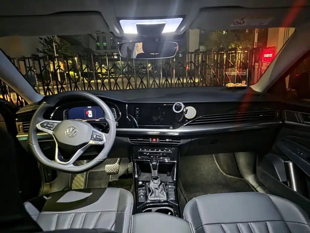 Photo 10 - Volkswagen Passat