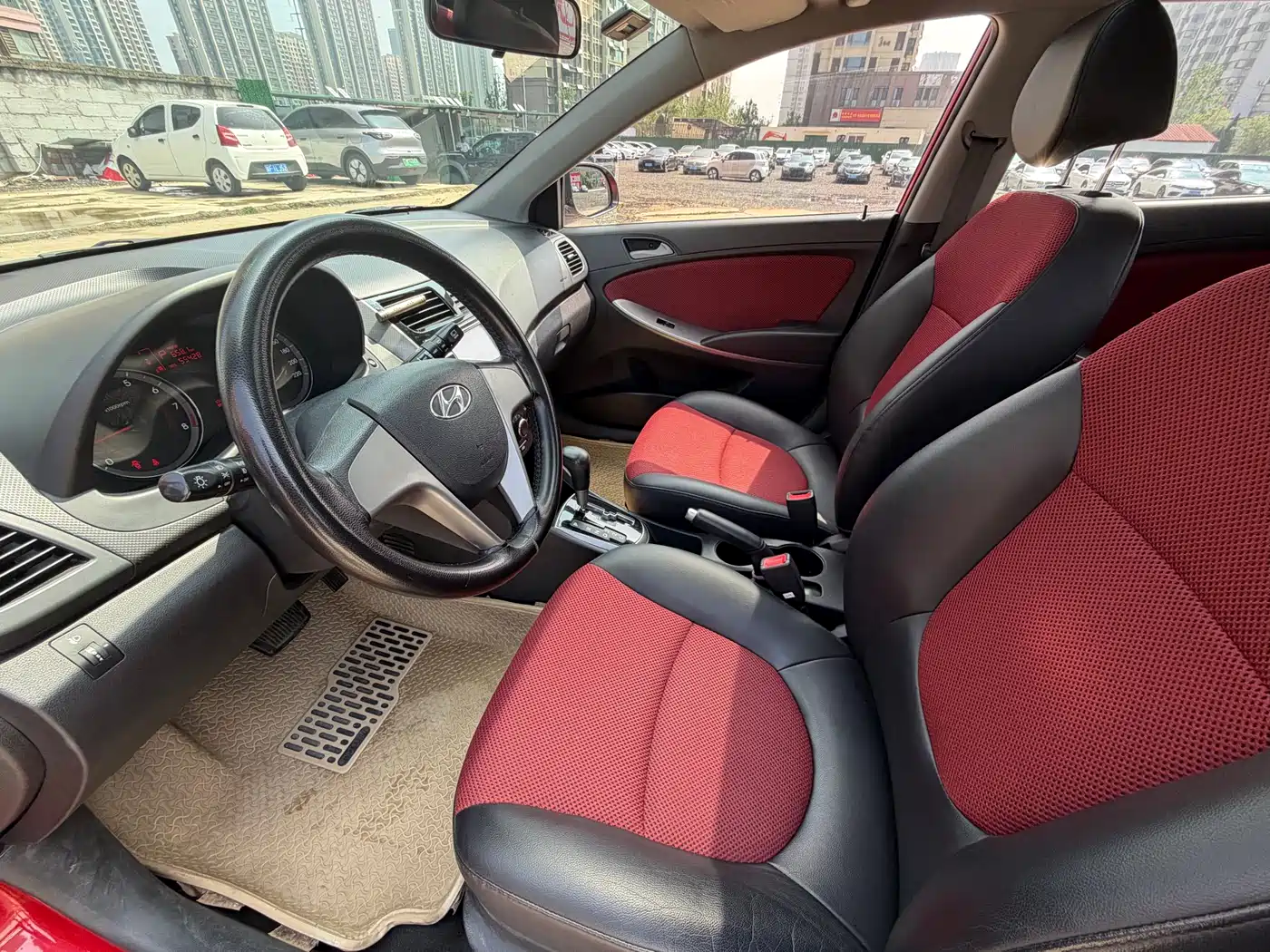 Hyundai Reina 2014 Model 1.4L Automatic GLX фото 7