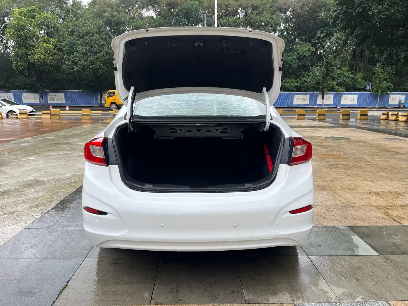 Chevrolet Cruze 2017 1.5L Automatic Pioneer Sunroof фото 16