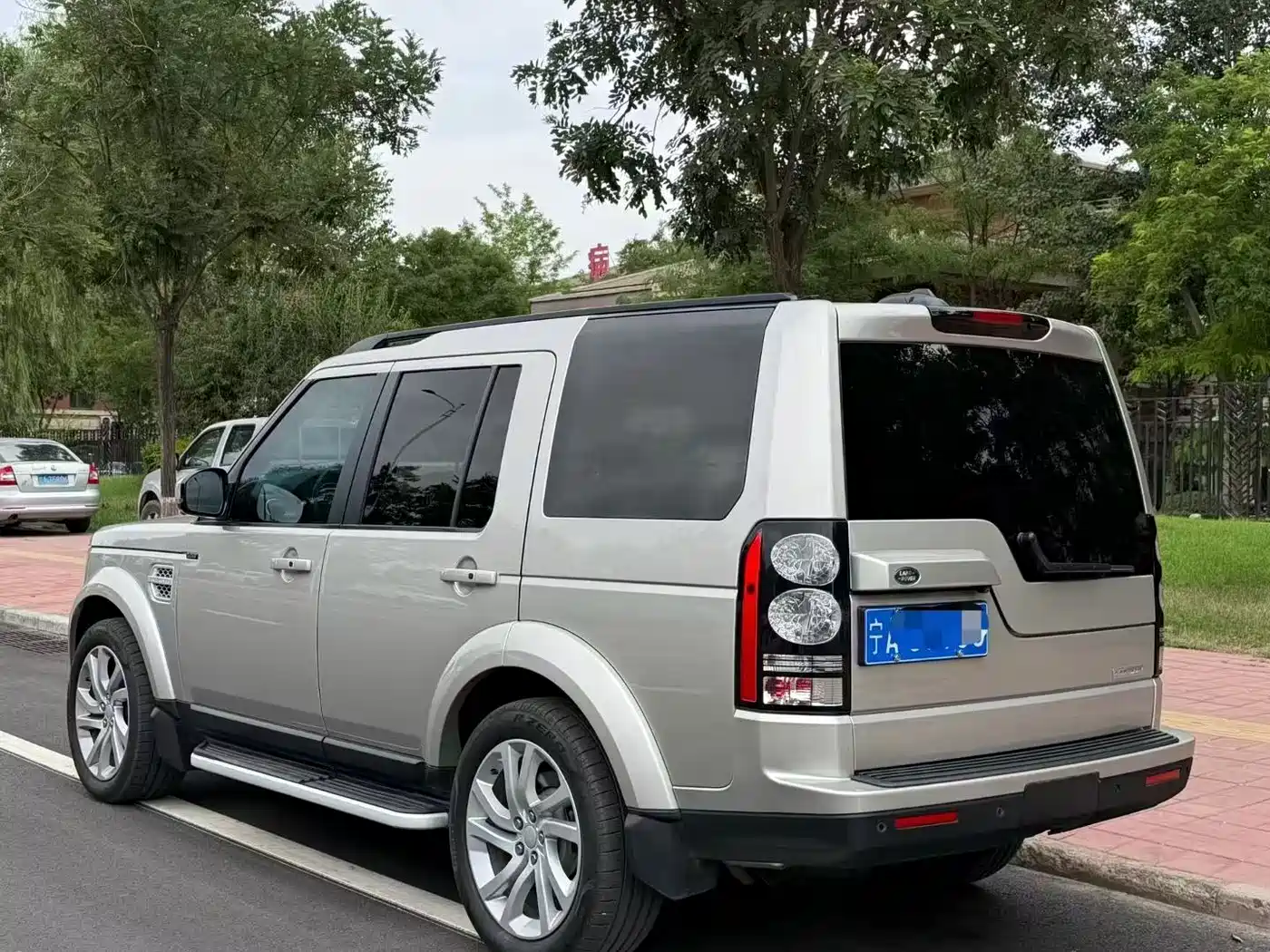 Photo 2 - Land Rover Discovery
