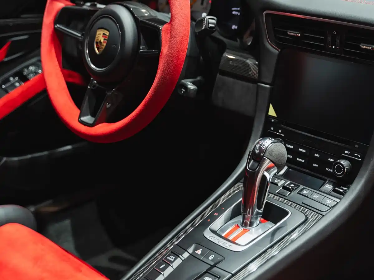 Porsche 911 2018 GT2 RS 3.8T фото 29