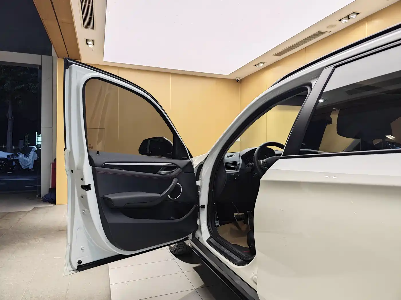 BMW X1 2013 sDrive18i Sport Design Package фото 8