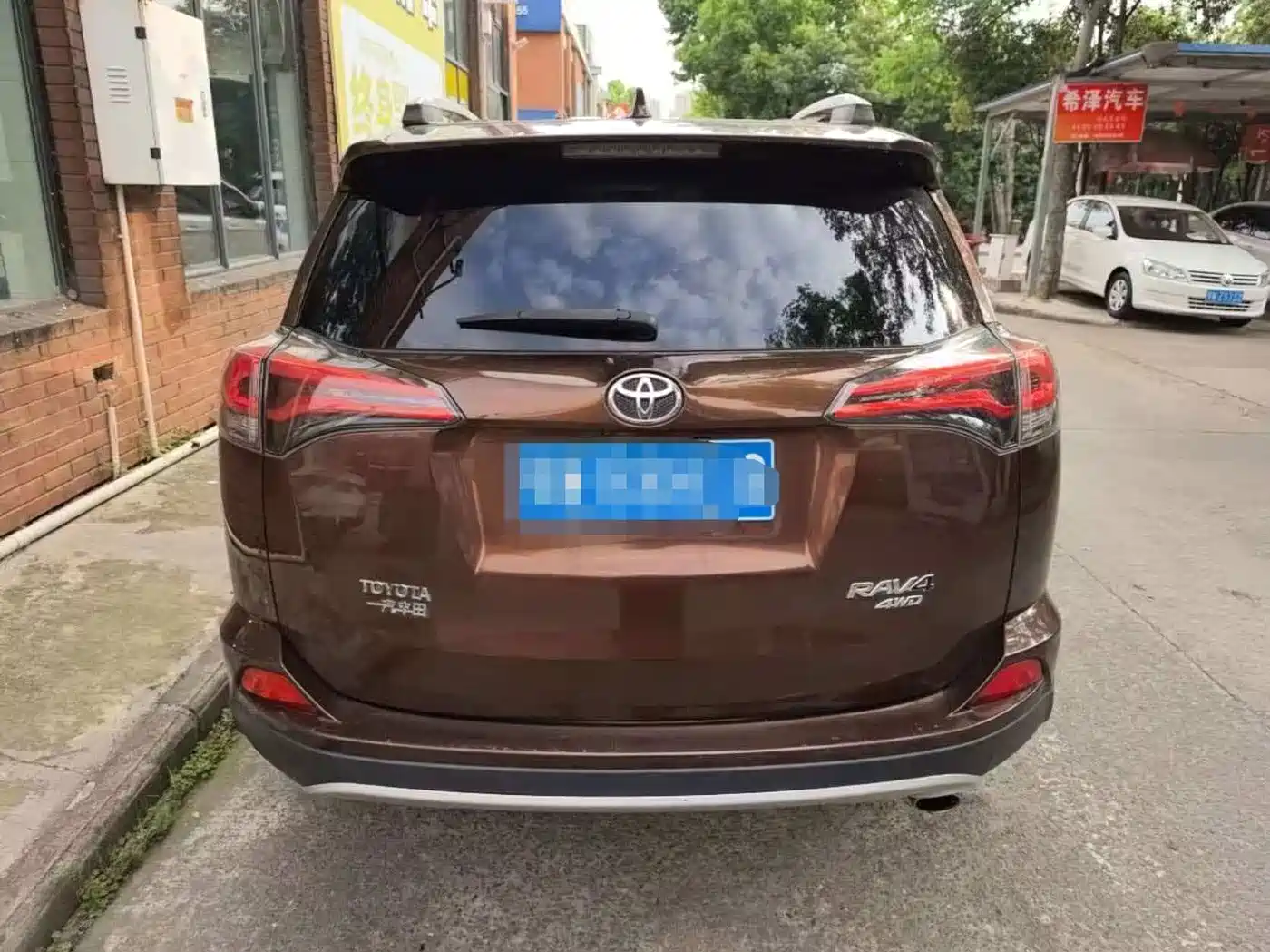 Фото 9 - Toyota RAV4