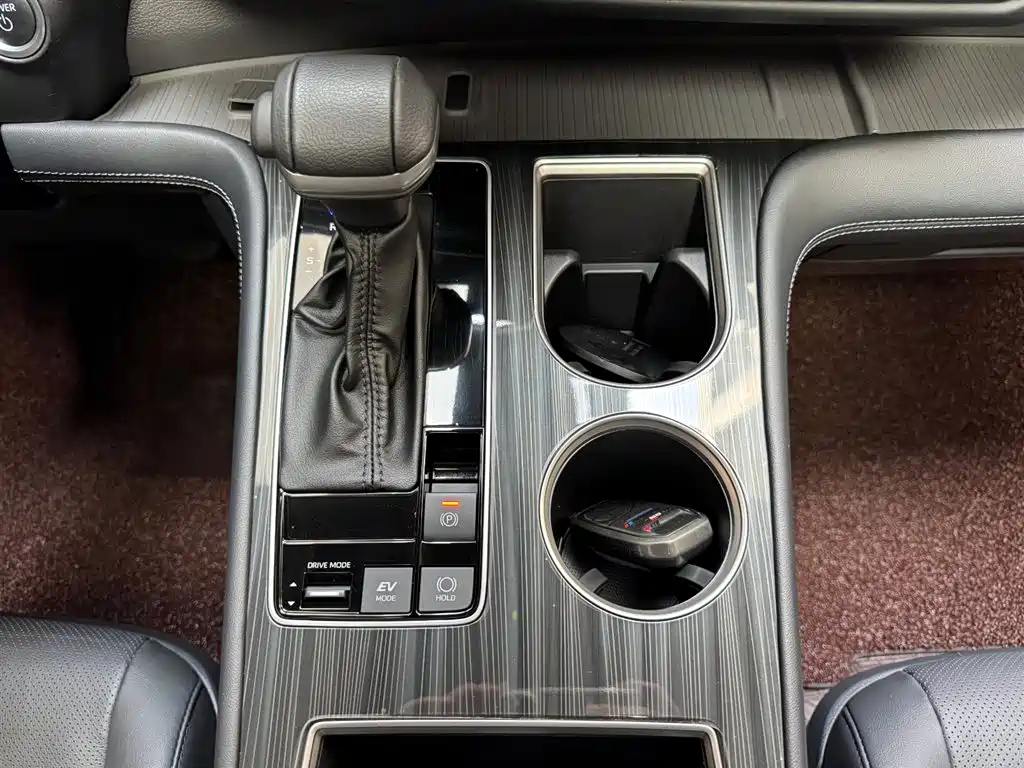 Toyota Sienna 2024 2.5L Hybrid 4WD Premium Edition фото 15