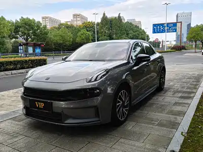 Lynk & Co 03