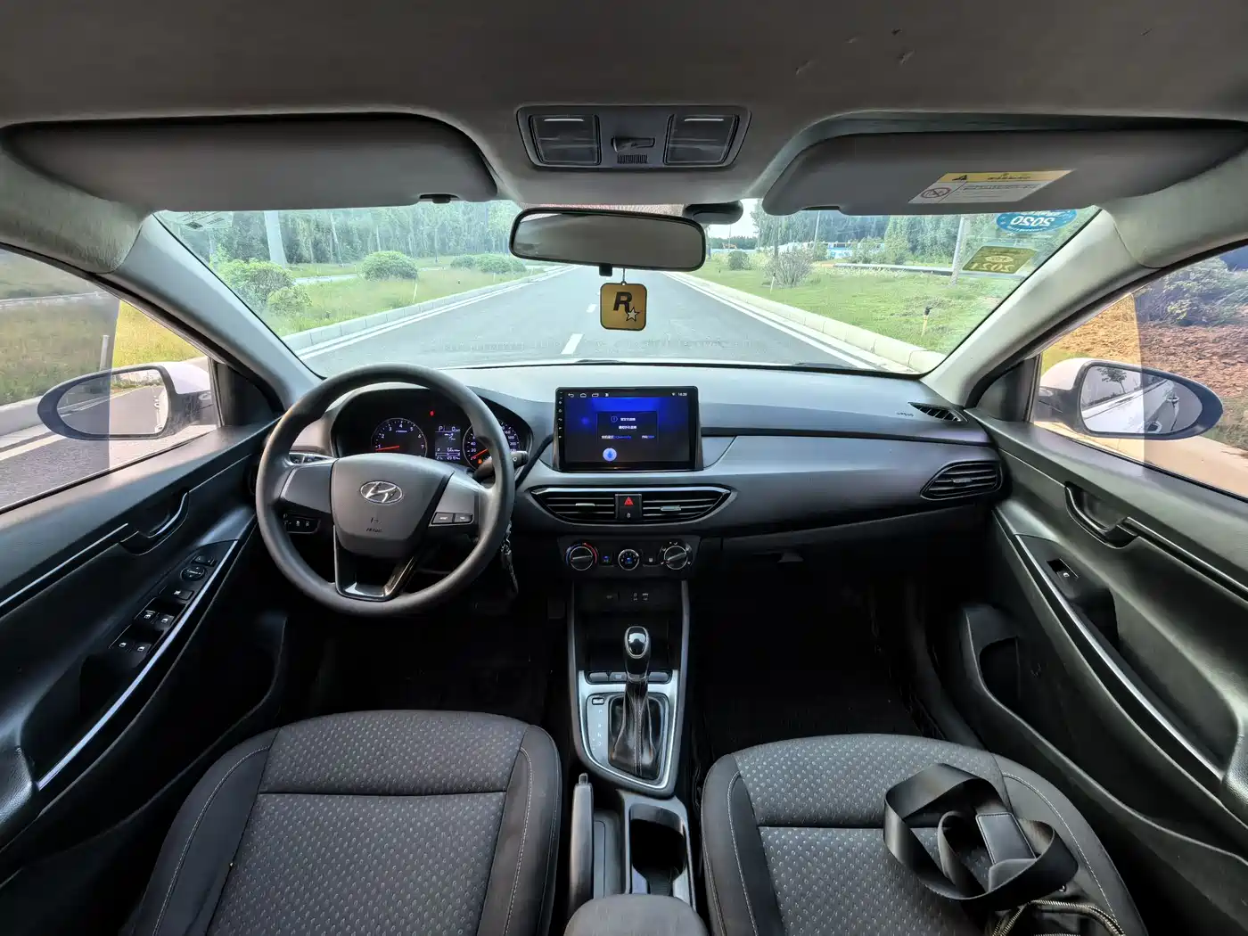 Hyundai Elantra 2018 1.6L Automatic Pleasing Edition GL China VI фото 14