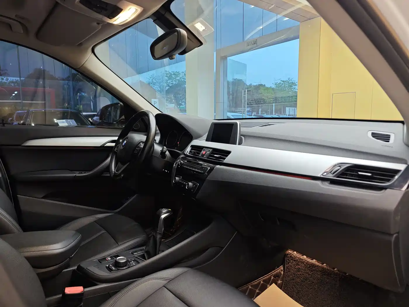 BMW X1 2019 sDrive18Li Fashion Model фото 33