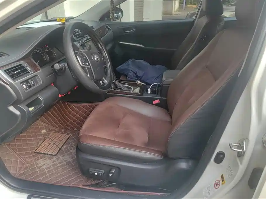 Toyota Camry 2016 2.5G 10th Anniversary Luxury Navigation Edition фото 9