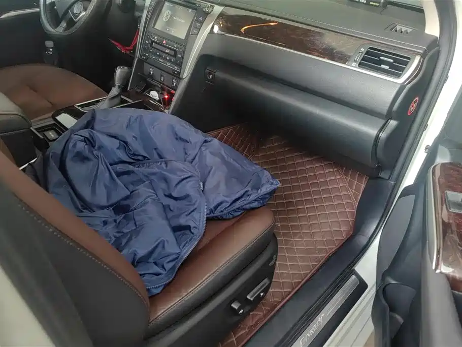 Toyota Camry 2016 2.5G 10th Anniversary Luxury Navigation Edition фото 8