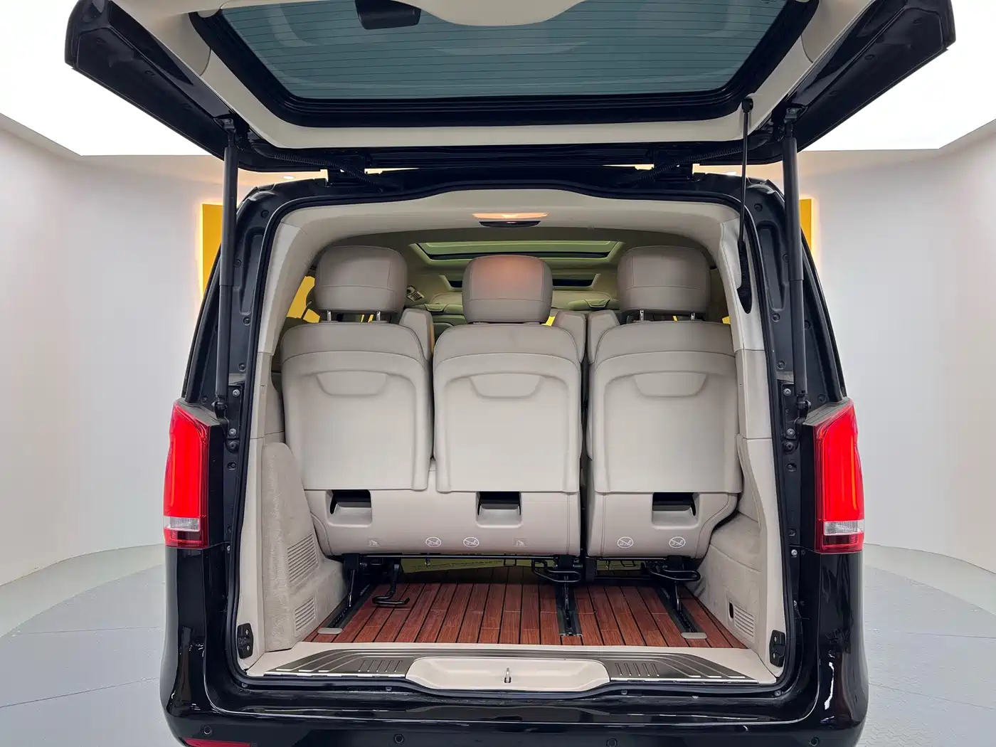 Mercedes-Benz V-Class 2022 V 260 L Long Wheelbase Prestige Edition фото 36