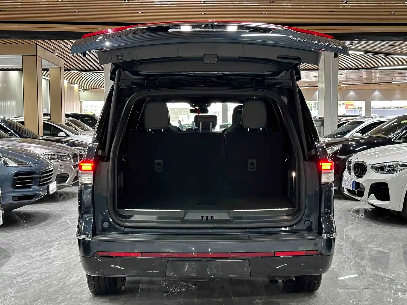 Lincoln Navigator 2022 3.5T Centennial Limited Edition фото 26
