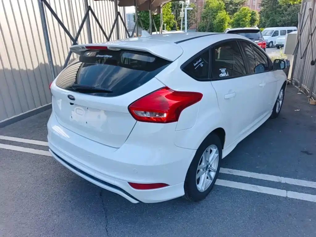 Фото 7 - Ford Focus