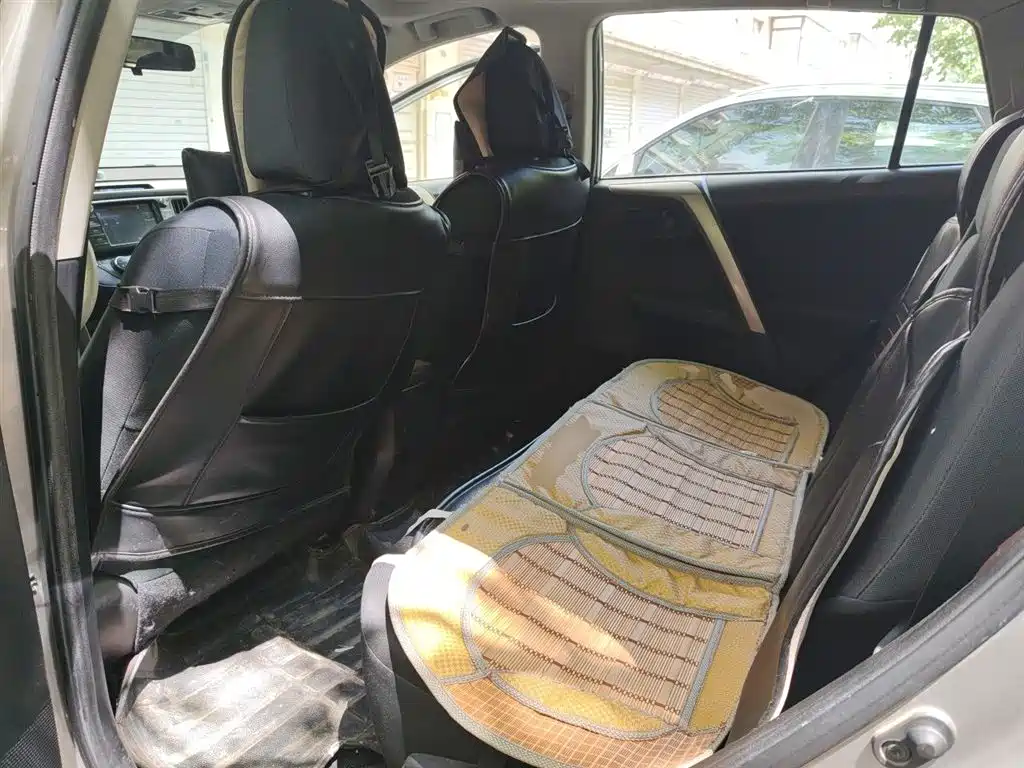 Toyota RAV4 Rongfang 2015 2.0L CVT 2WD Trend Edition фото 14