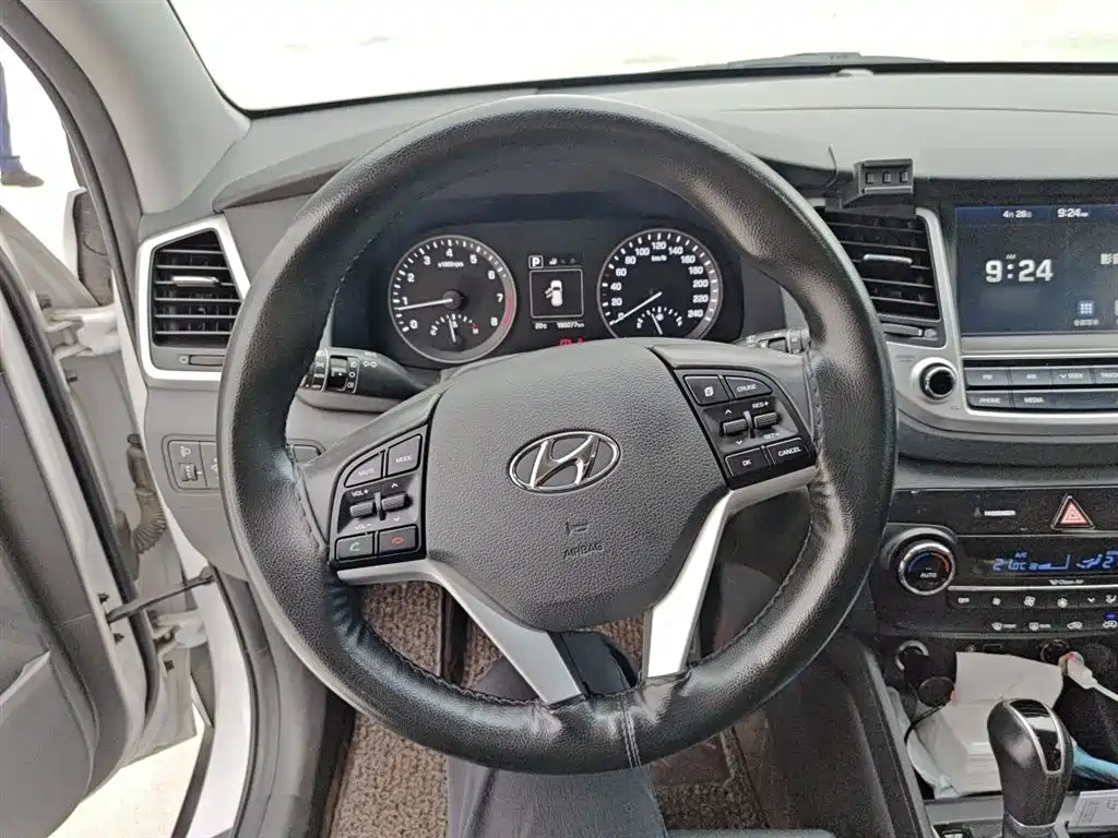 Hyundai Tucson 2015 1.6T Dual Clutch 2WD Leading фото 3