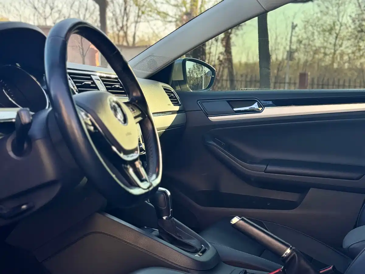 Volkswagen Sagitar 2018 1.6L Automatic Comfort фото 7