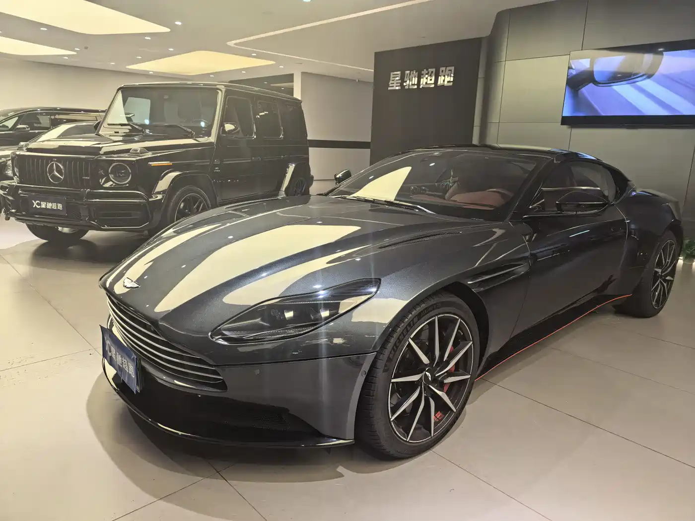 Фото 1 - Aston Martin DB11