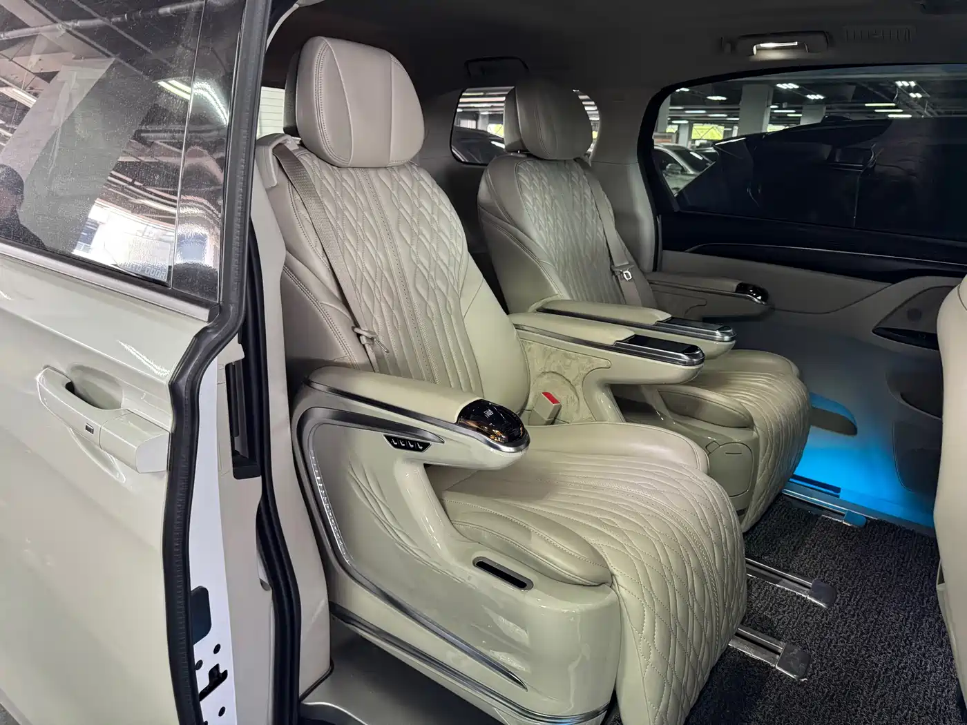 Buick GL8 2021 ES Landlord 653T Comfort фото 12