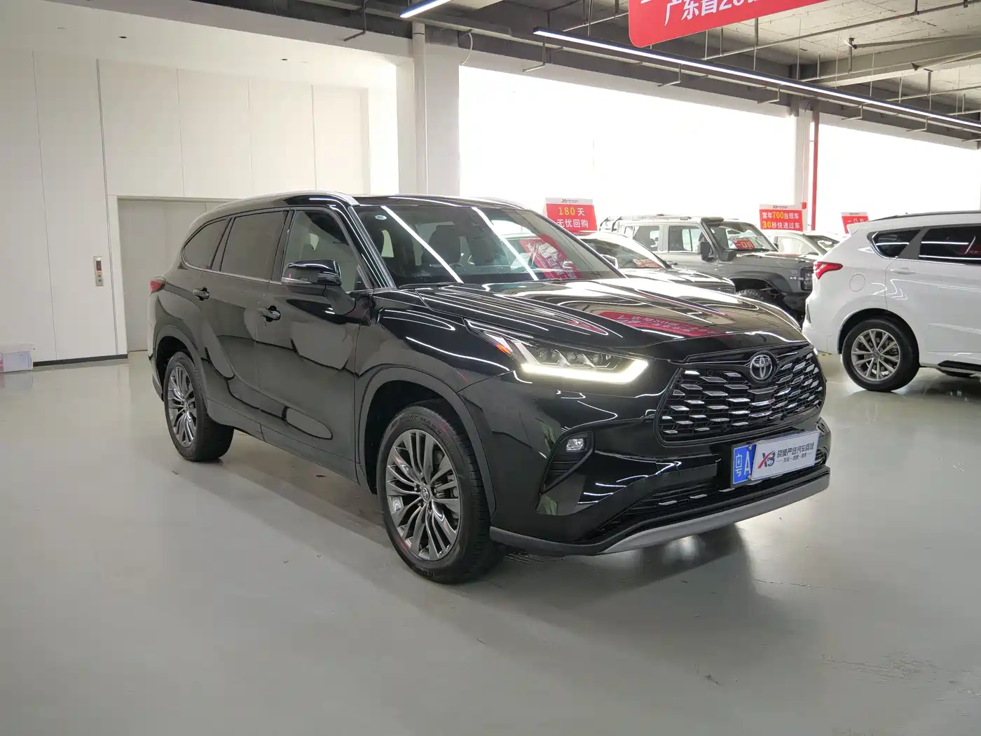Toyota Highlander 2026 2.5L Smart Hybrid 2WD Luxury 7-Seater фото 3
