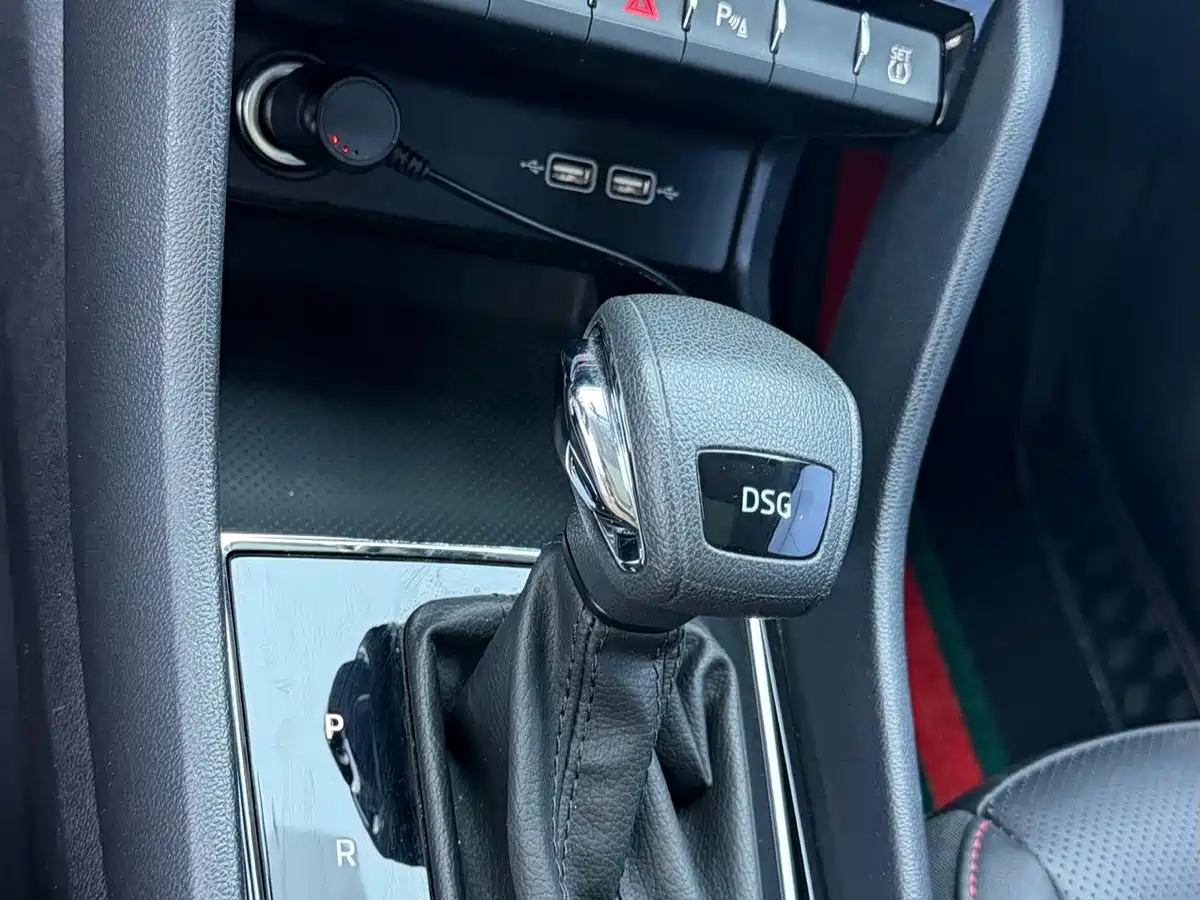 Škoda Karoq 2021 TSI280 Luxury Edition фото 11