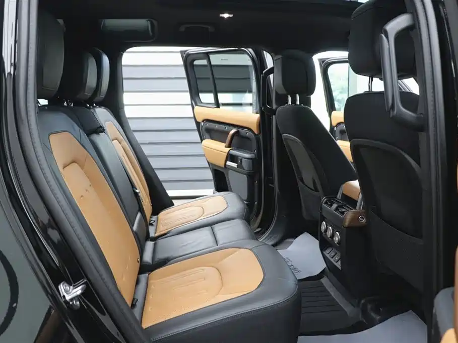 Land Rover Defender 2024 110 3.0T P400 X фото 24