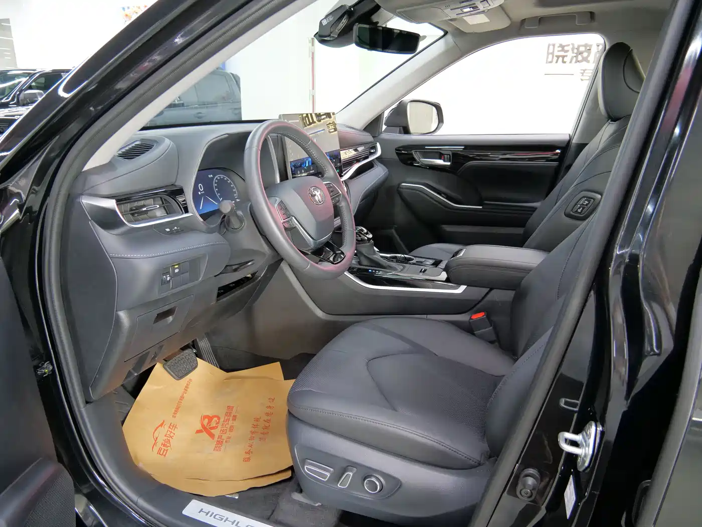 Toyota Highlander 2026 2.5L Smart Hybrid 2WD Luxury 7-Seater фото 8