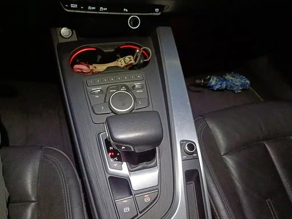 Фото 10 - Audi A4L