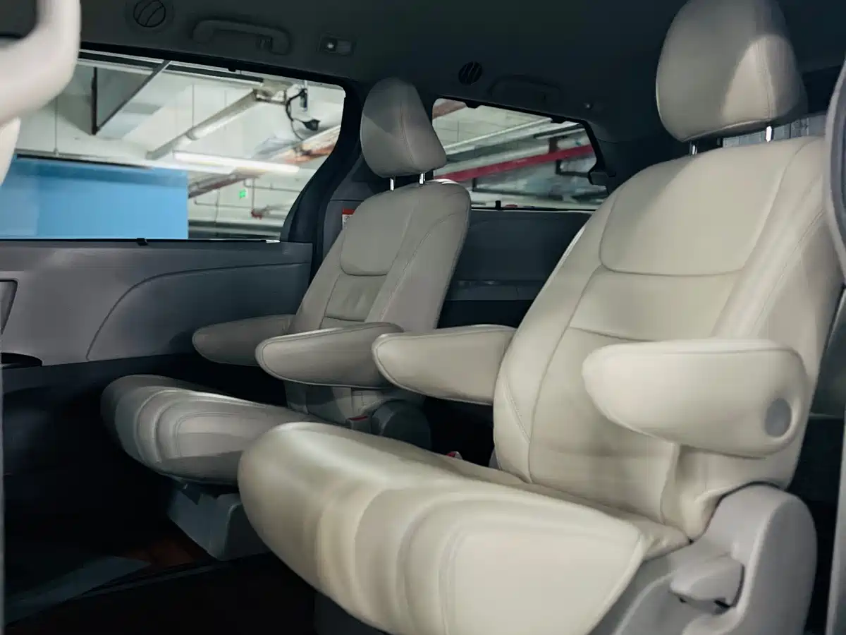 Toyota Sienna 2015 3.5L 4WD L фото 11