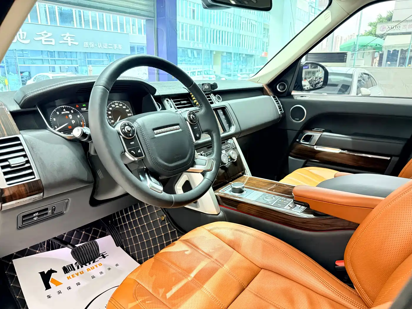 Land Rover Range Rover 2014 3.0 SC V6 Vogue SE Genesis Extended Edition фото 8