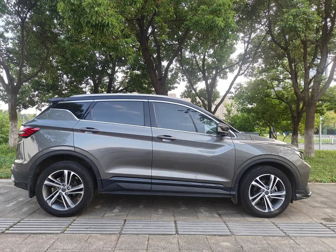 Фото 5 - Geely Binyue
