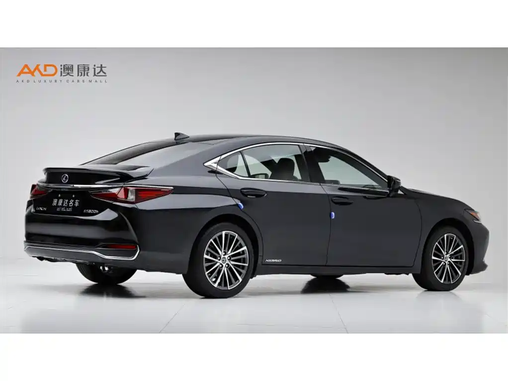 Photo 3 - Lexus ES