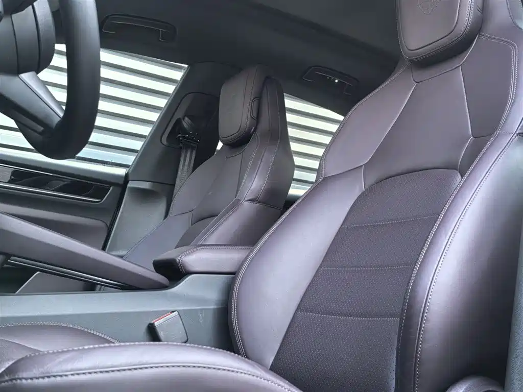 Фото 10 - Porsche Macan EV