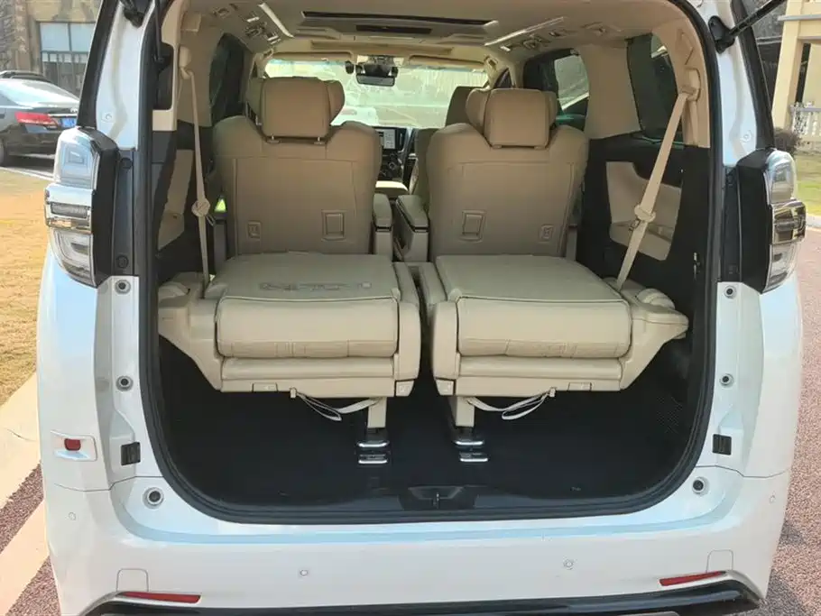 Toyota Vellfire 2021 Crown Hybrid 2.5L HV Supreme Edition фото 4