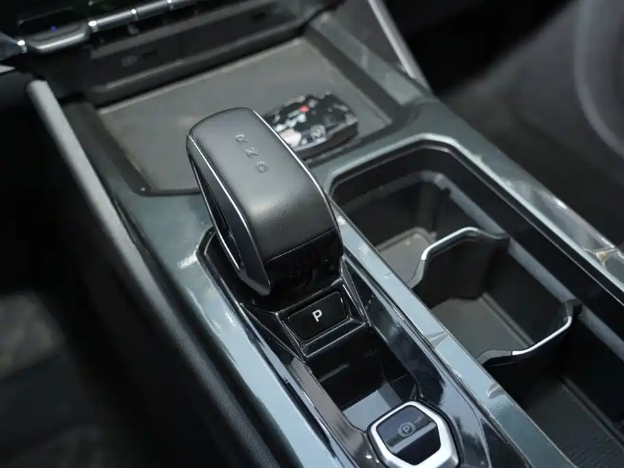 Geely Haoyue L 2024 2023 Model 2.0T DCT Luxury