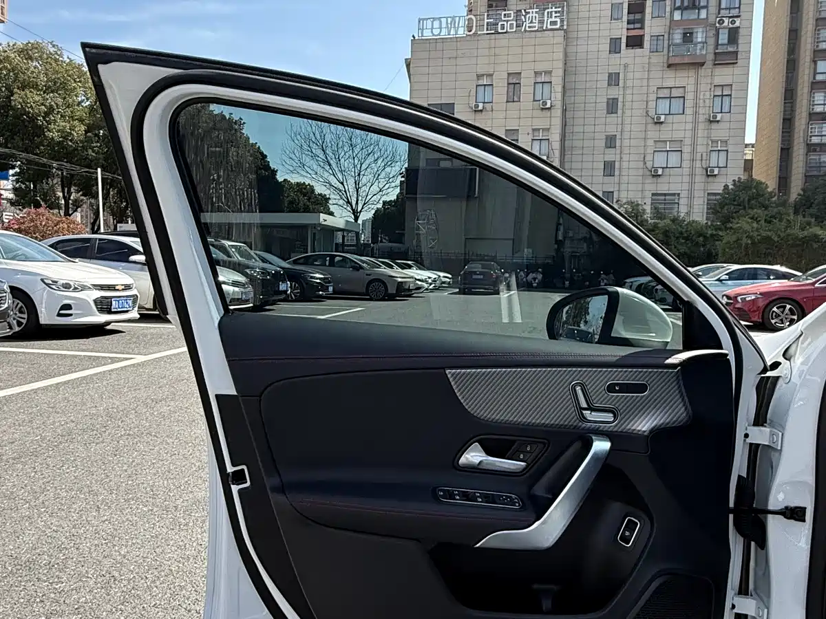 Mercedes-Benz A-Class 2025 Facelift A 200 L Fashion Edition фото 6