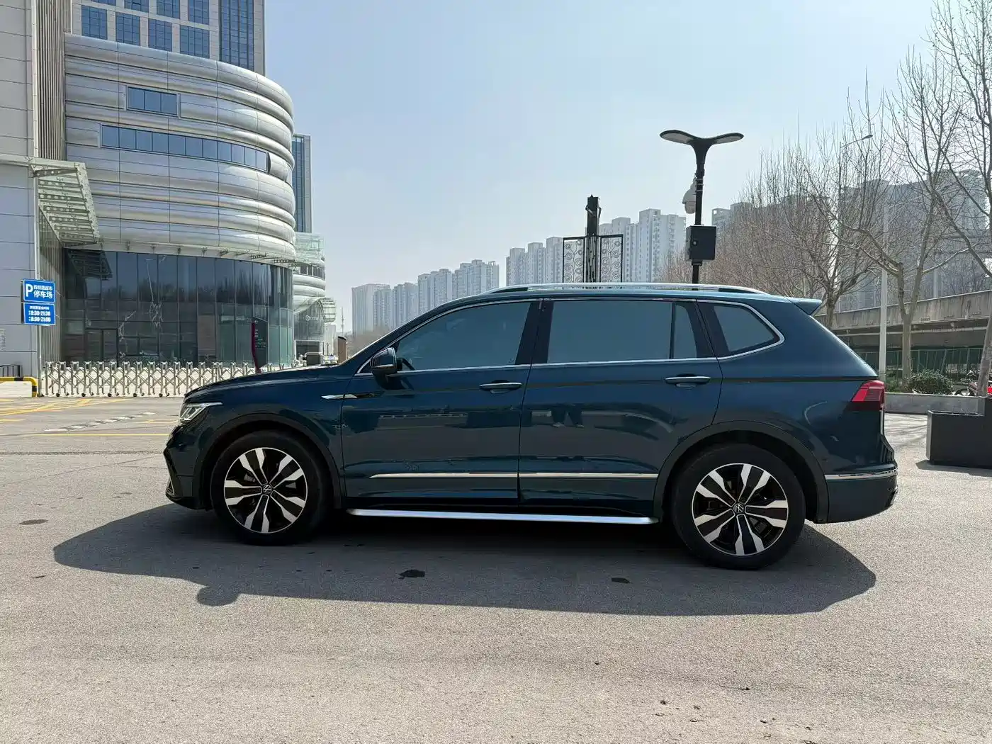 Volkswagen Tiguan L 2022 380TSI Automatic 4WD R-Line Flagship 7-Seater фото 4