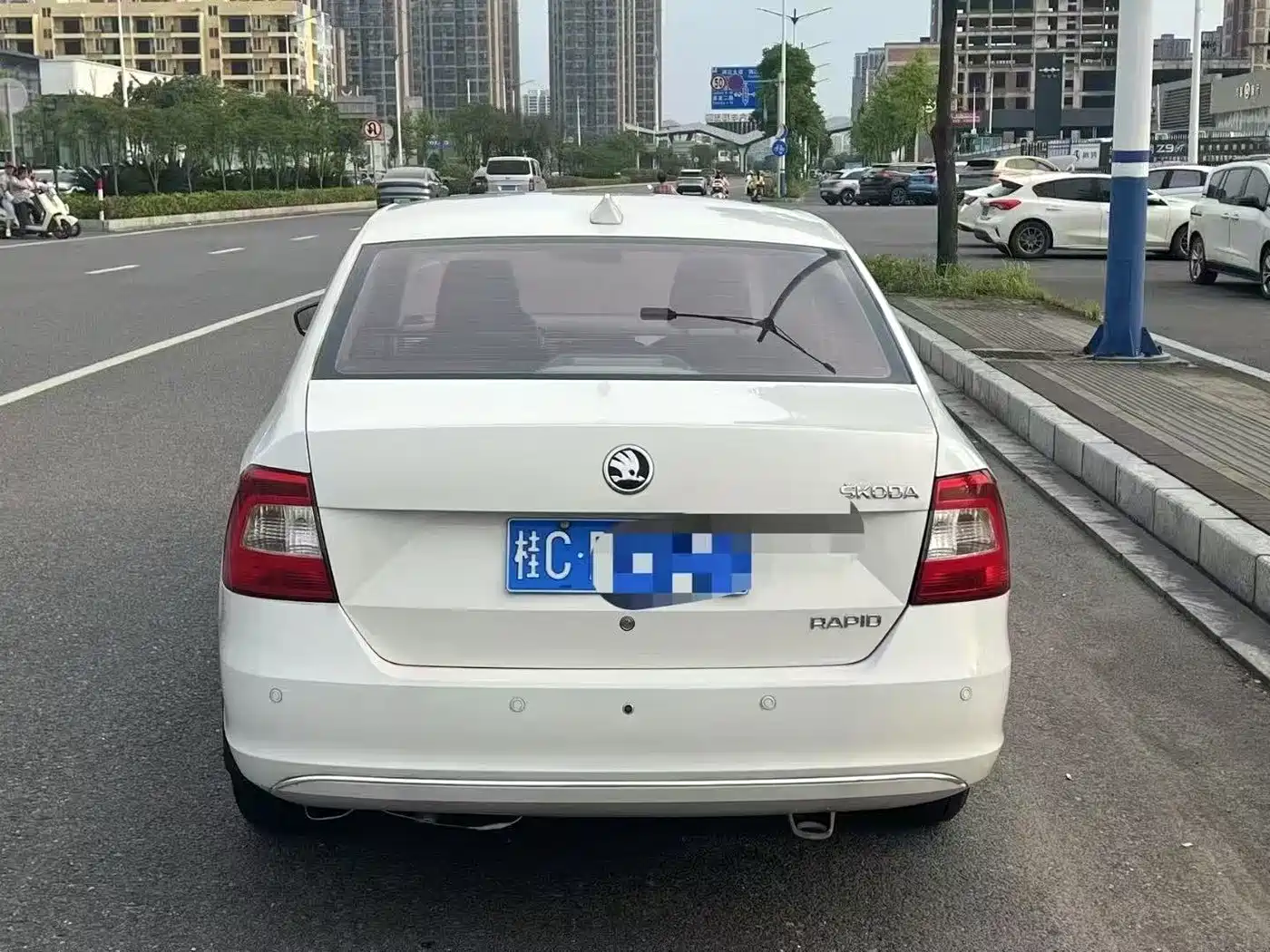 Škoda Rapid 2015 1.4L Manual Joy Selection фото 5