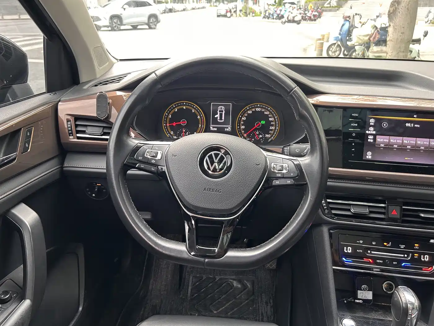 Photo 10 - Volkswagen Tharu