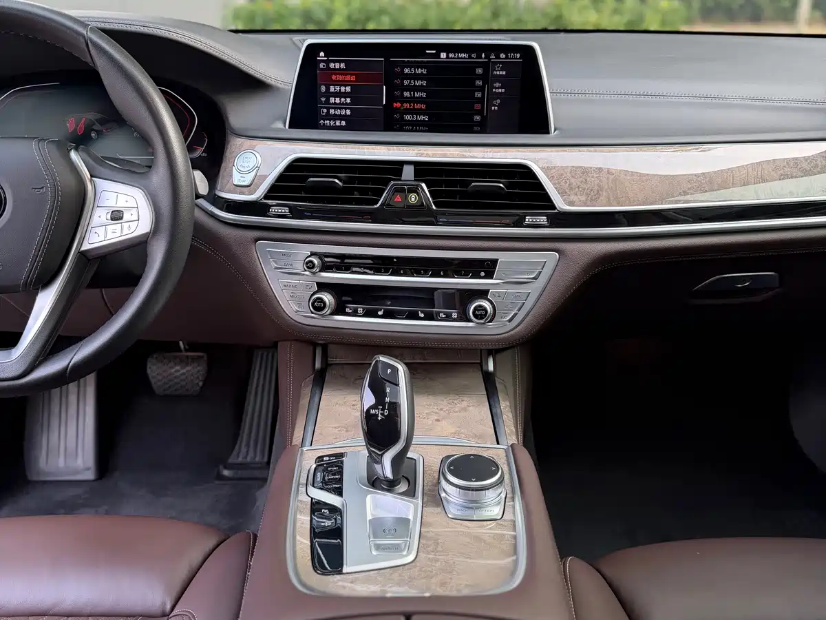 BMW 7 Series 2021 Model 740Li Leading Luxury Package фото 16