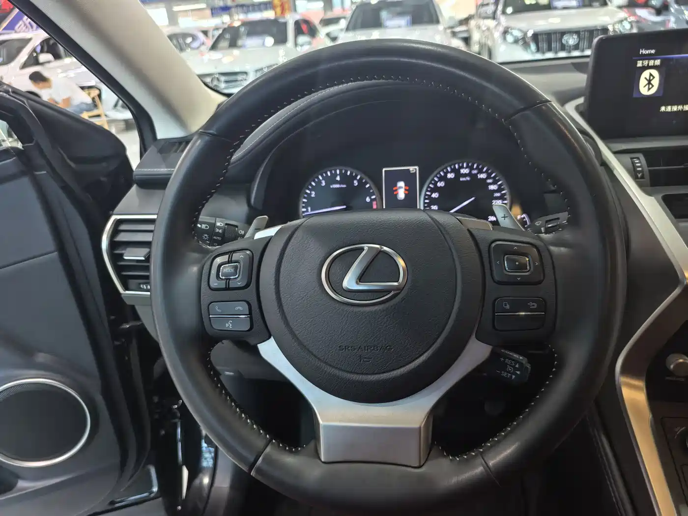 Фото 7 - Lexus NX