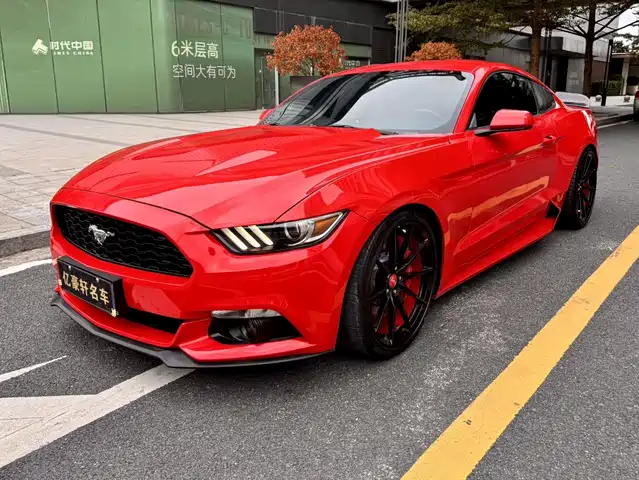 FORD MUSTANG