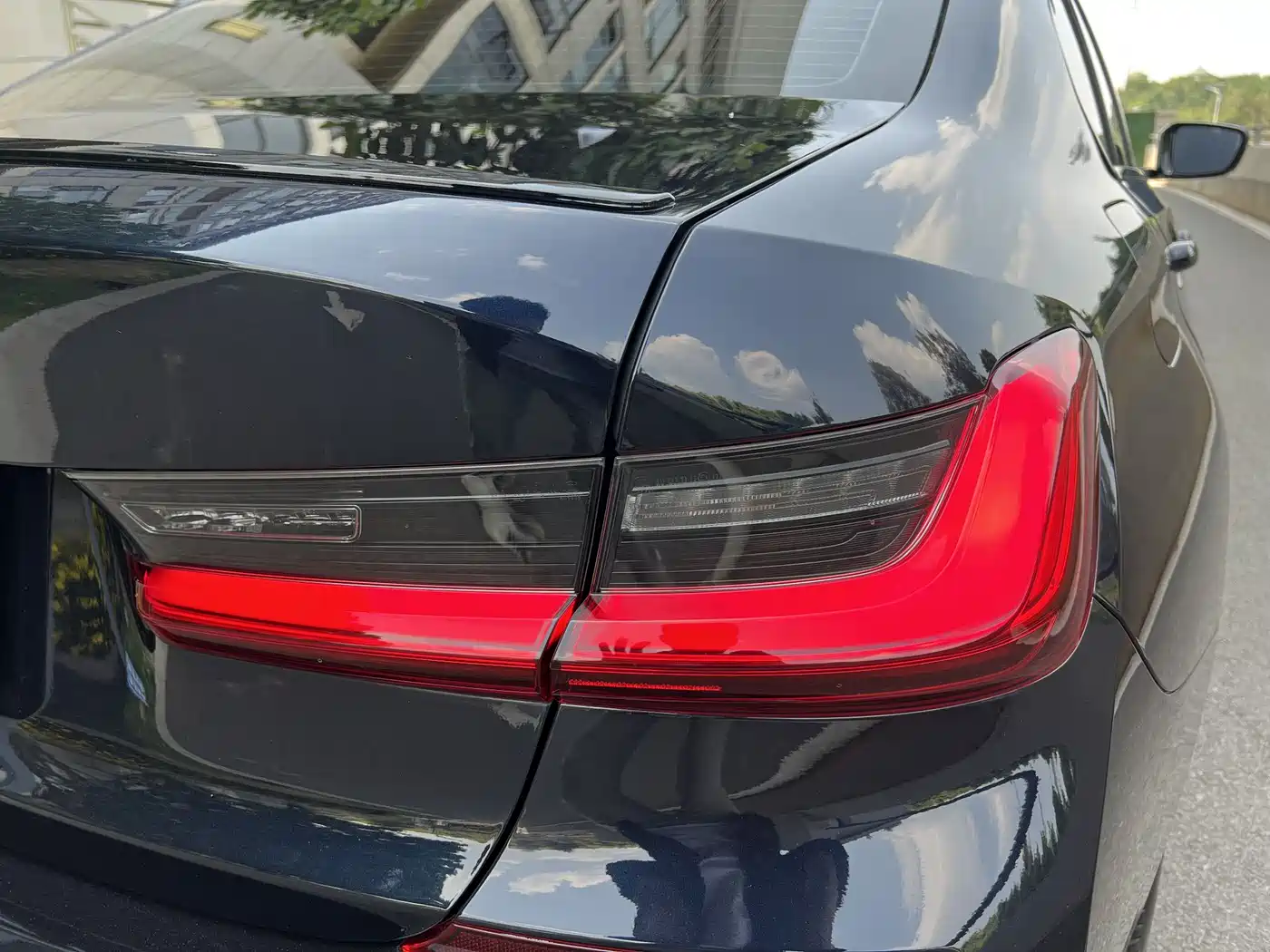 BMW 3 Series 2021 325i M Sport Night Edition фото 20