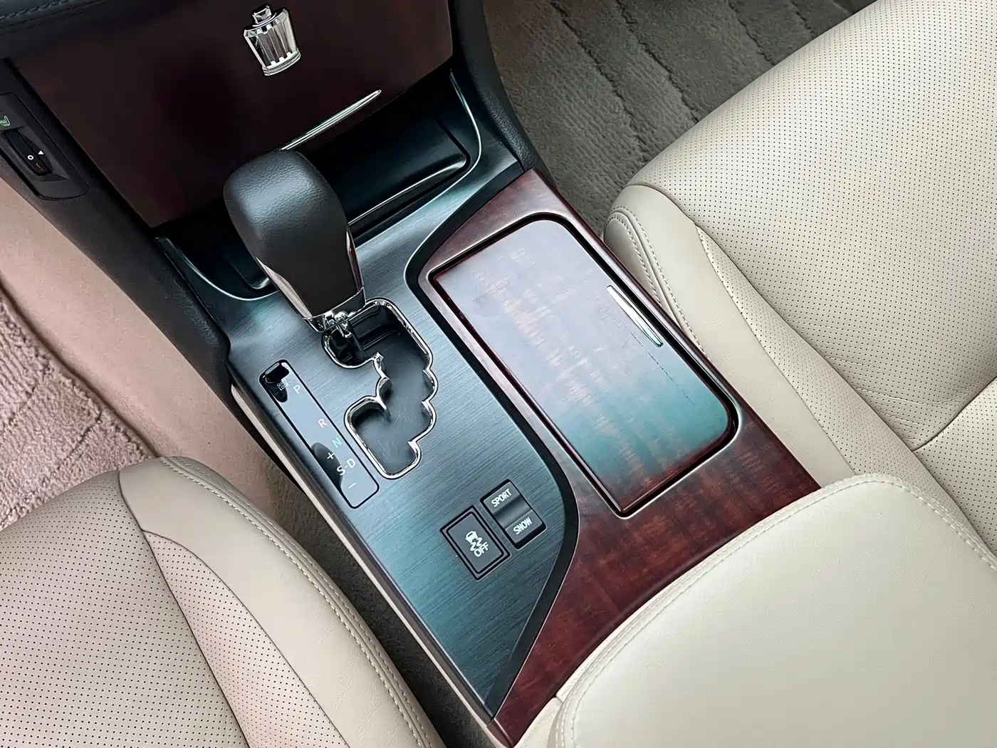 Toyota Crown 2010 2.5L Royal Leather Navigation Edition фото 15