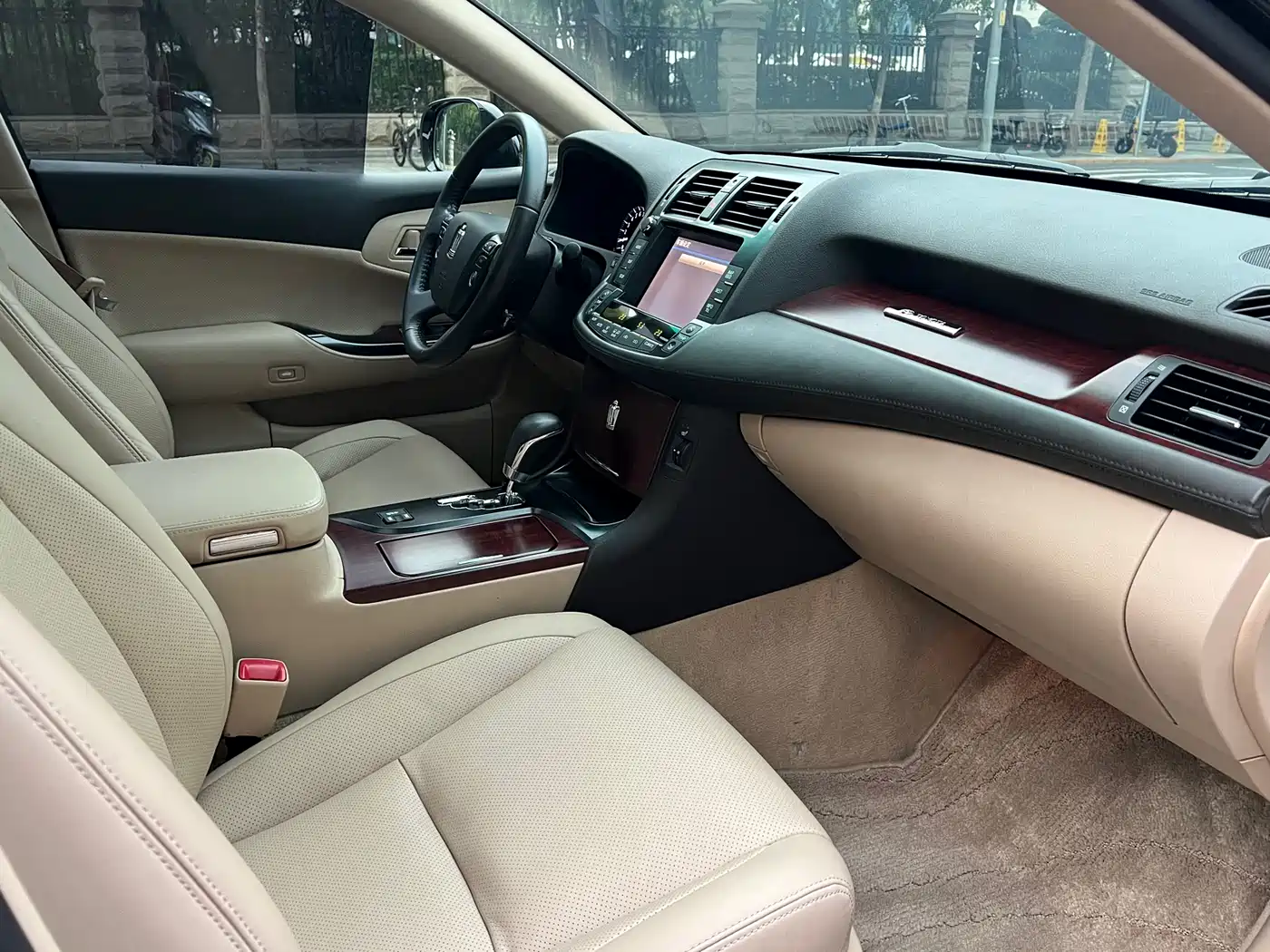 Toyota Crown 2010 2.5L Royal Leather Navigation Edition фото 23