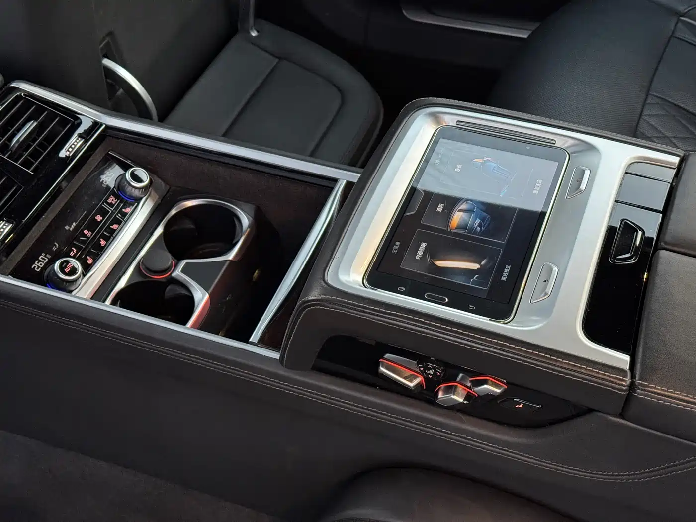 BMW 7 Series 2016 750Li xDrive 4-Seater фото 16